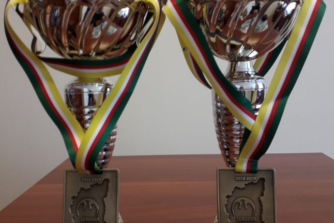 Pierwsze miejsce w finałach wojewódzkich Lubuskiej Olimpiady Młodzieży w Drużynowych Biegach Przełajowych