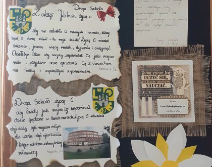 Wystawa prac plastycznych uczniów VII LO- życzenia urodzinowe  z okazji Jubileuszu Szkoły.