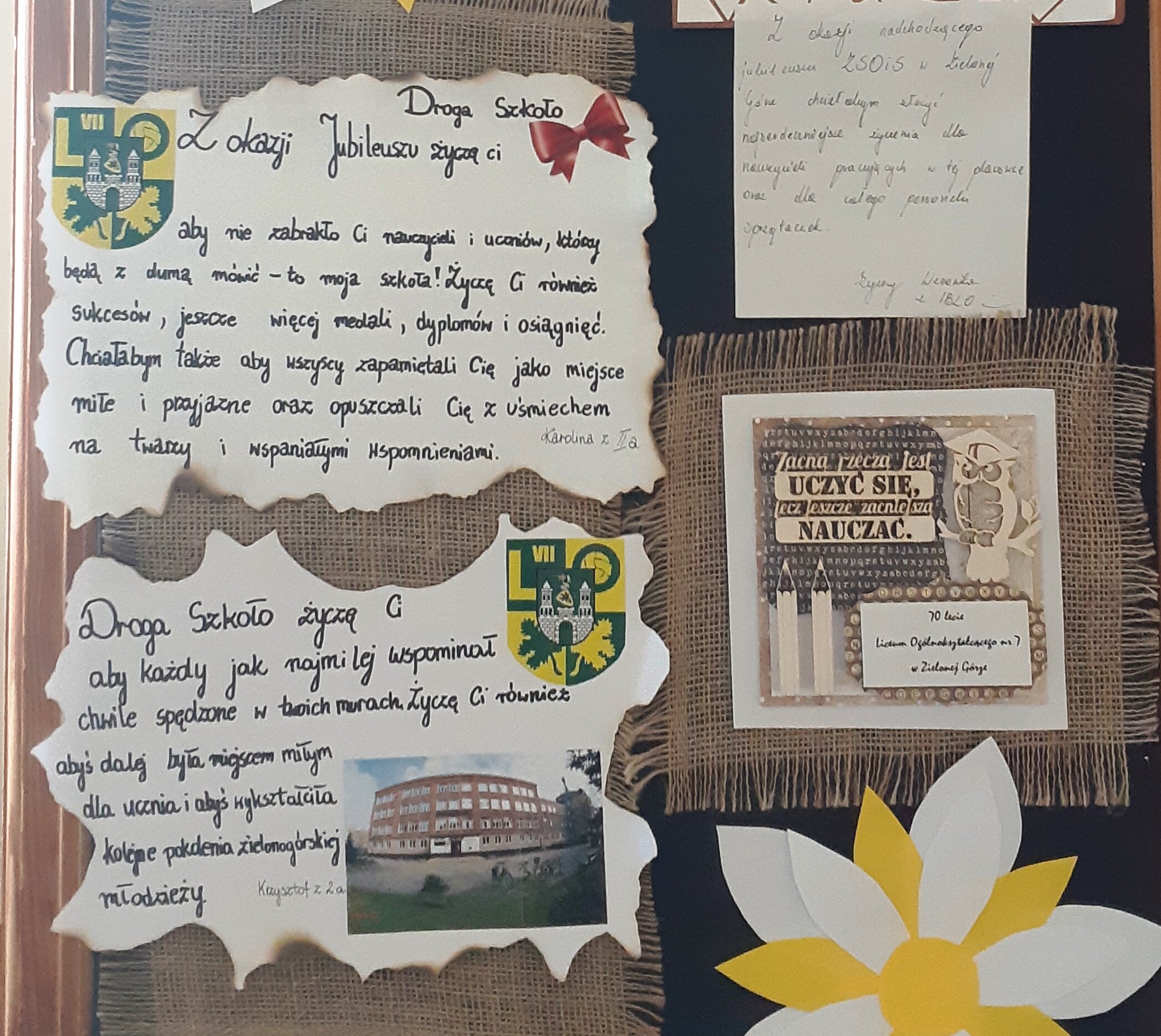 Wystawa prac plastycznych uczniów VII LO- życzenia urodzinowe z okazji Jubileuszu Szkoły.
